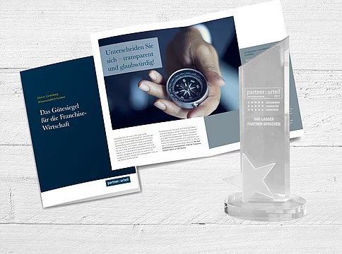 partner:urteil – Broschüre & Award Bild 1